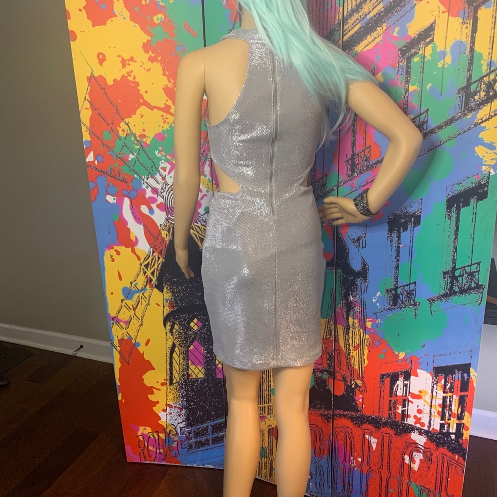 Gorgeous silver dress great for prom, wedding or date night in Vegas/never worn - Picture 2 of 2